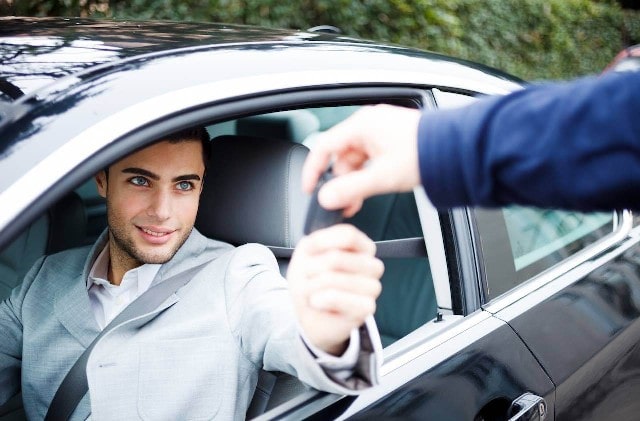 На что обратить внимание при аренде автомобиля: советы эксперта - фото1