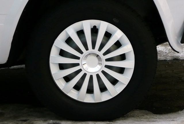 Колпаки для колес: виды, плюсы и минусы, как выбрать - фото1 Колпаки для колес: виды, плюсы и минусы, как выбрать - фото1