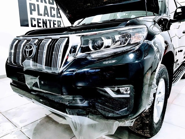 Поклейка броне пленки на автомобиль: зачем она нужна и как выбрать лучший вариант защиты кузова - фото1