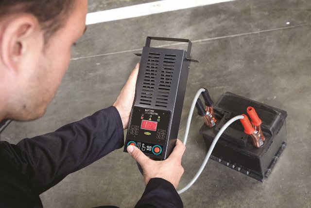 Как правильно проверить автомобильный аккумулятор - фото3