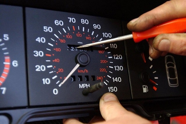 Не для обмана: когда и зачем может понадобиться коррекция пробега авто - фото2