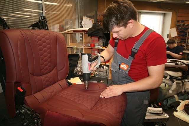 Перетяжка салона авто: как и зачем это делают, какой материал лучше - фото2