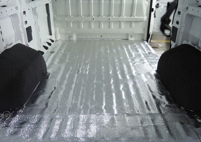 Шумоизоляция автомобиля с фургоном: способы и особенности - фото1