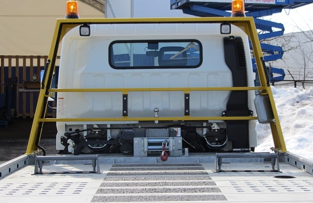 Виды автоэвакуаторов и особенности их применения - Эвакуатор с лебедкой