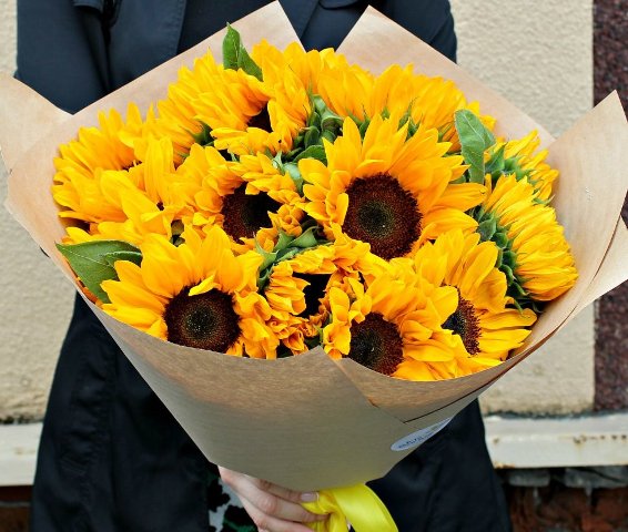 Букет из подсолнухов: что означает и кому дарить - фото4