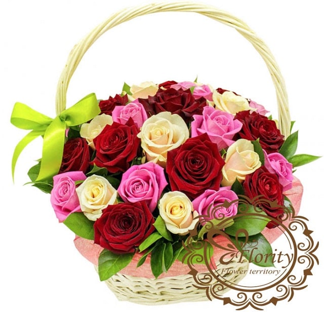 букеты роз в корзине для женщины