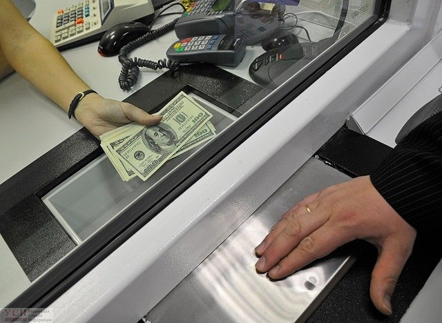 Обмен валюты в банке и обменнике: плюсы и минусы - фото3