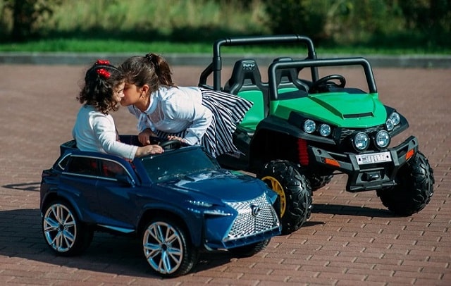 Детские электромобили на аккумуляторе: обзор, как выбрать - фото4 Детские электромобили на аккумуляторе: обзор, как выбрать - фото4