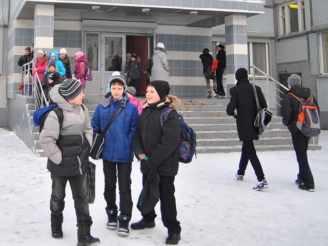 Как одевать ребенка в школу зимой: полезные советы - фото1 Как одевать ребенка в школу зимой: полезные советы - фото1