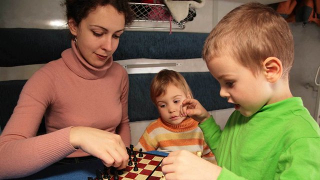 Поездка в поезде с детьми: что с собой взять, полезные советы - фото4 Поездка в поезде с детьми: что с собой взять, полезные советы - фото4