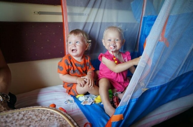 Поездка в поезде с детьми: что с собой взять, полезные советы - фото6 Поездка в поезде с детьми: что с собой взять, полезные советы - фото6