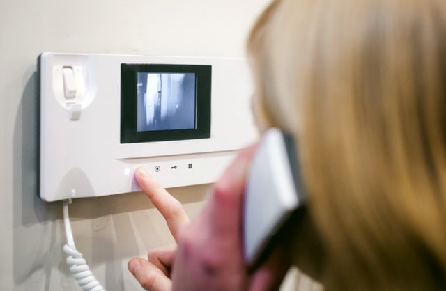 Какой домофон лучше выбрать для частного дома: обзор, советы специалистов - фото3 Какой домофон лучше выбрать для частного дома: обзор, советы специалистов - фото3