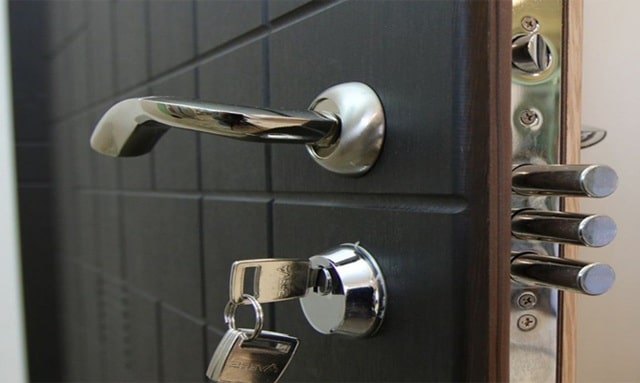 Як забезпечити захист будинку: секрети безпеки вхідних дверей - фото2 Як забезпечити захист будинку: секрети безпеки вхідних дверей - фото2