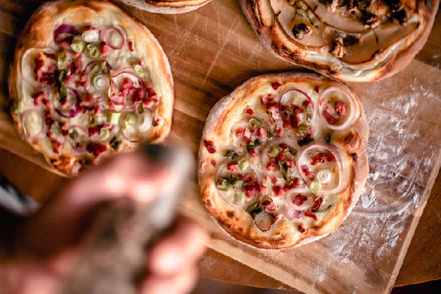 Тарт фламбе, он же Flammkuchen Тарт фламбе, он же Flammkuchen