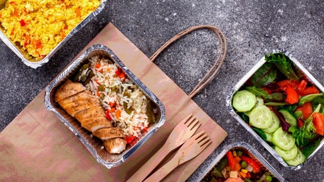 Гаряче від печі: як доставка домашніх страв змінює обідні традиції - фото2 Гаряче від печі: як доставка домашніх страв змінює обідні традиції - фото2