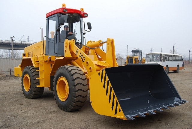 Чем экскаватор-погрузчик отличается от фронтального погрузчика - фото3 Чем экскаватор-погрузчик отличается от фронтального погрузчика - фото3