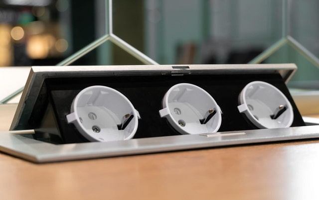 Выдвижные розетки для кухни: современное решение для удобства и эстетики - фото1 Выдвижные розетки для кухни: современное решение для удобства и эстетики - фото1