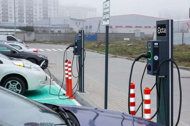 Зарядные станции для электромобилей: виды, особенности, как выбрать - фото1