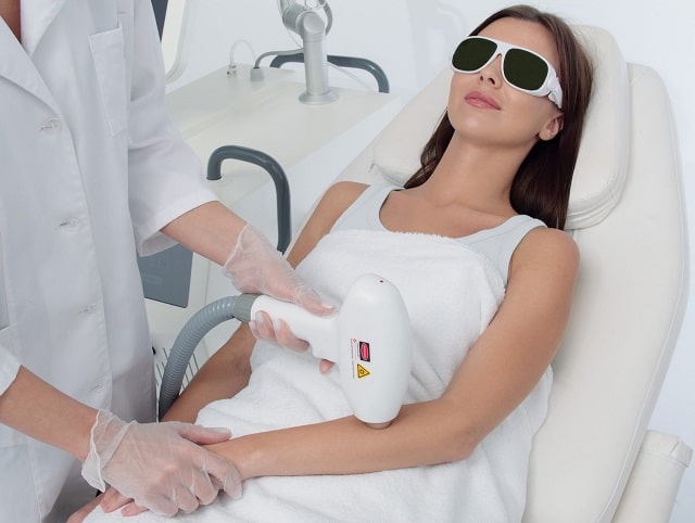 Лазерная эпиляция: что это такое, как происходит, плюсы и минусы - фото3 Лазерная эпиляция: что это такое, как происходит, плюсы и минусы - фото3