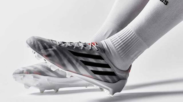 Что лучше: бутсы или сороконожки для футбола - фото3