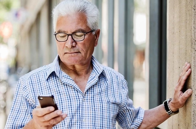 Смартфон для пожилых людей: как выбрать, полезные советы - фото2