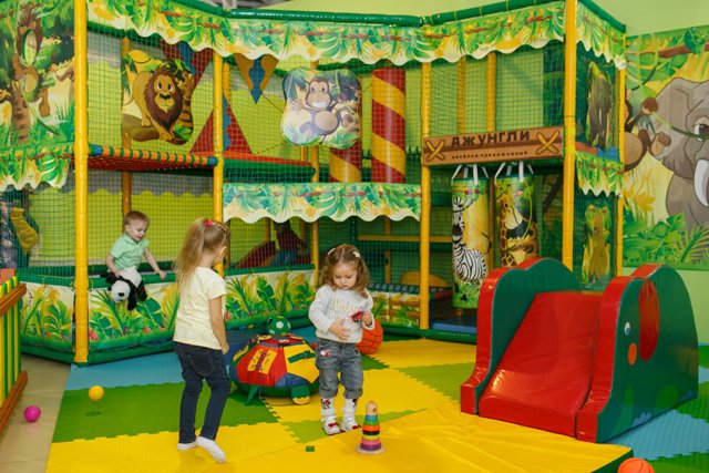 Детские надувные батуты и игровые лабиринты как бизнес - фото1