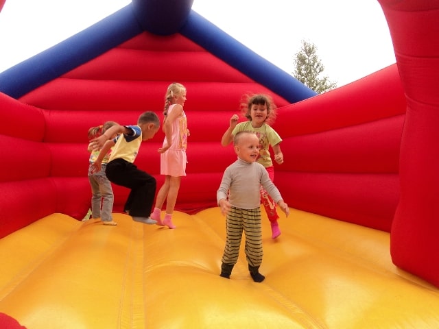 Детские надувные батуты и игровые лабиринты как бизнес - фото3