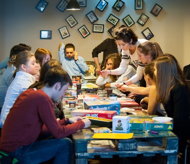 Настольные игры для командной работы: как улучшить эффективность работы коллектива через игровые механизмы - фото3