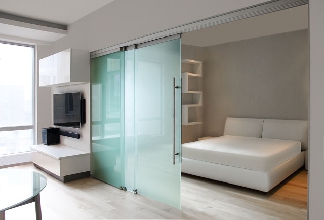 Скло в інтер'єрі квартири: цікаві ідеї - фото6