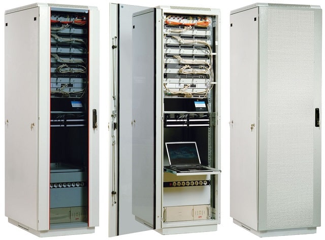 Телекоммуникационные шкафы и стойки: что это такое, виды, применение - фото1
