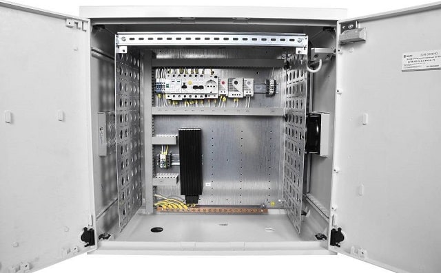 Телекоммуникационные шкафы и стойки: что это такое, виды, применение - фото2