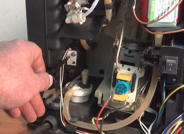 Кофемашина не подает воду: что делать, причины - фото3 Кофемашина не подает воду: что делать, причины - фото3