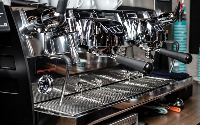Кавомашина професійна: що це таке, відмінності від домашньої, як вибрати - фото2