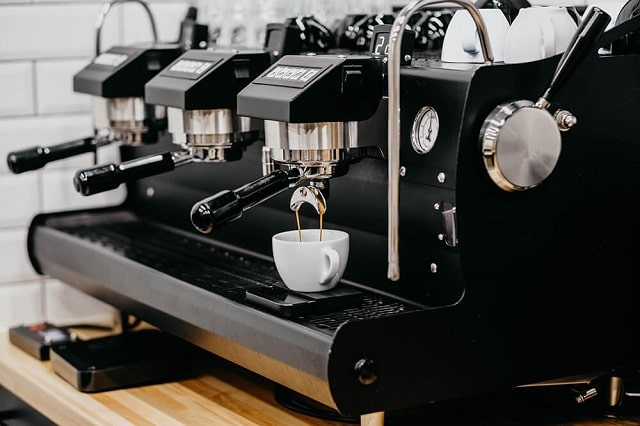 Кавомашина професійна: що це таке, відмінності від домашньої, як вибрати - фото3