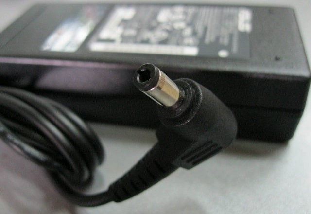 Как правильно выбрать блок питания для ноутбука - фото1