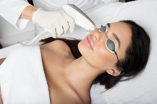 Что собой представляет лазерное (диодное) омоложение кожи, плюсы и минусы, кому оно подойдет - фото1 Что собой представляет лазерное (диодное) омоложение кожи, плюсы и минусы, кому оно подойдет - фото1