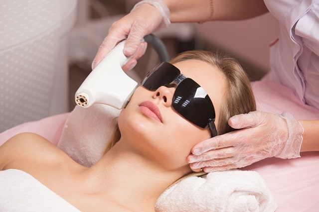 Что собой представляет лазерное (диодное) омоложение кожи, плюсы и минусы, кому оно подойдет - фото4 Что собой представляет лазерное (диодное) омоложение кожи, плюсы и минусы, кому оно подойдет - фото4