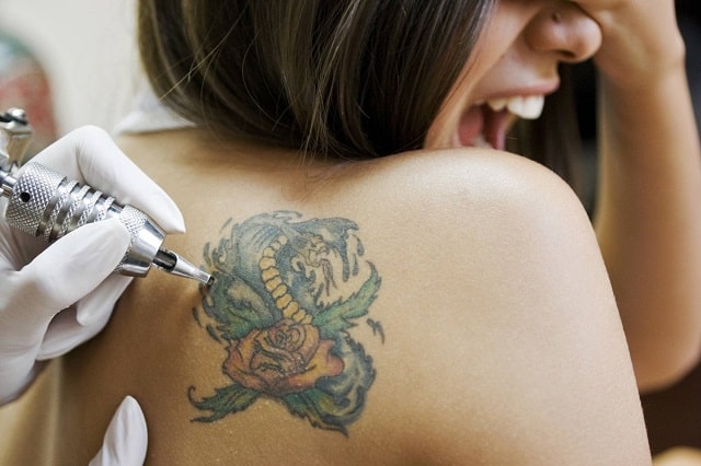 Как делается татуировка в салоне: процесс и особенности - фото2