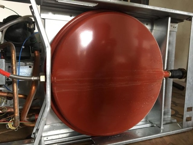 Слабые места газовых котлов для дома: что чаще всего выходит из строя, и как избежать поломок - Расширительный бак