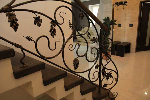 Художественная ковка перил для лестниц: интересные идеи - фото4