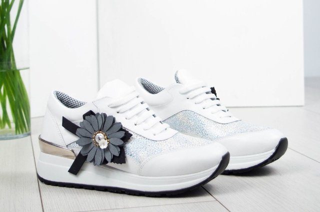 Женские кроссовки: модные тенденции последних сезонов, обзор - Декорирование