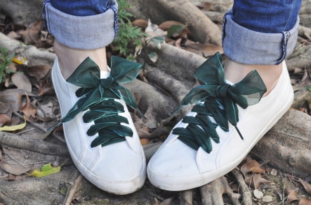 Женские кроссовки: модные тенденции последних сезонов, обзор - С атласными лентами вместо шнурков