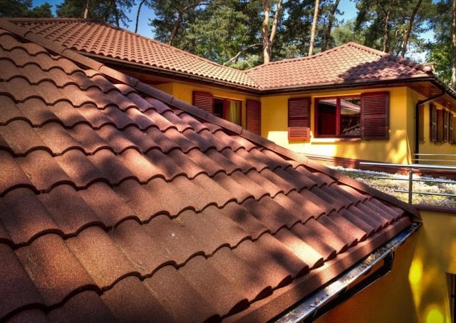 Композитна черепиця: що це таке, особливості, плюси та мінуси - фото1