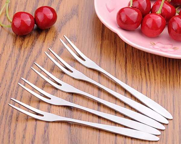 Десертная вилка: для чего нужна и как выглядит (описание) - фото2 Десертная вилка: для чего нужна и как выглядит (описание) - фото2