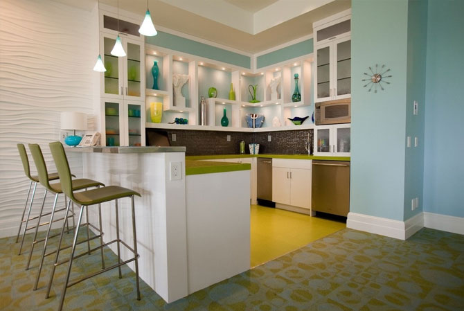 Дизайн кухни, совмещенной с гостиной и барной стойкой - фото4