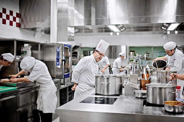 Профессиональное кухонное оборудование из нержавейки для общепита - фото4