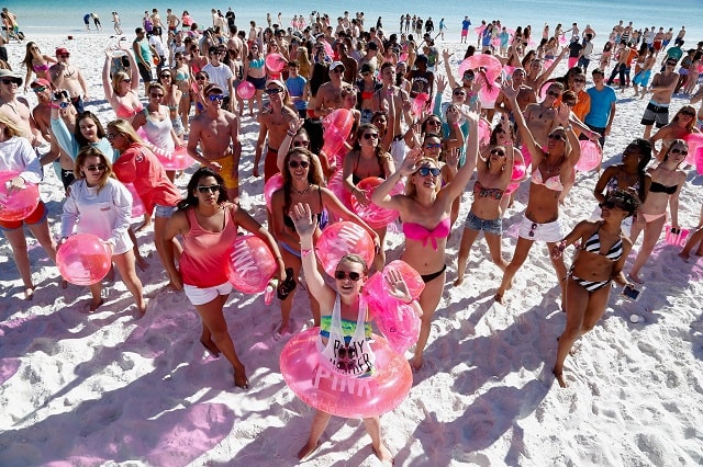 Как одеться на пляжную вечеринку девушке: интересные образы и советы - фото3