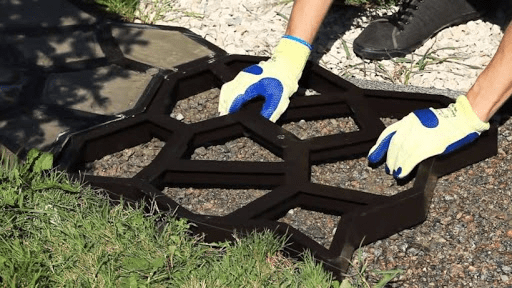 Трафарет для садовых дорожек - фото