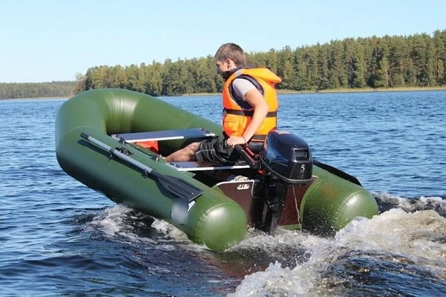 Как выбрать мотор для резиновой (ПВХ) лодки: мощность, вес, винт, транцевая высота - фото1