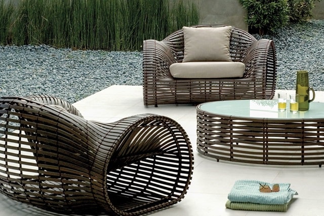 Уличная мебель: какой должна быть, виды материалов, особенности применения - фото1